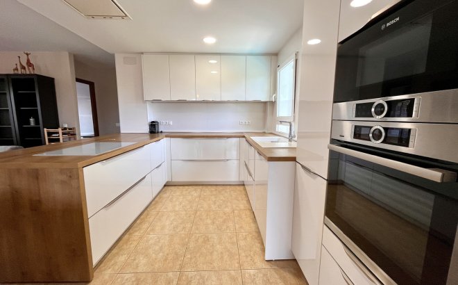 Resale - Villa -
La Zenia - Costa Blanca