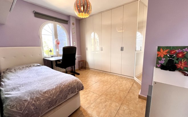 Resale - Villa -
La Zenia - Costa Blanca