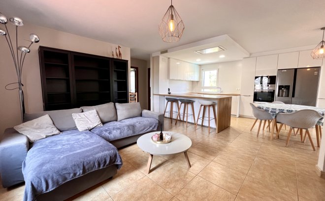 Resale - Villa -
La Zenia - Costa Blanca