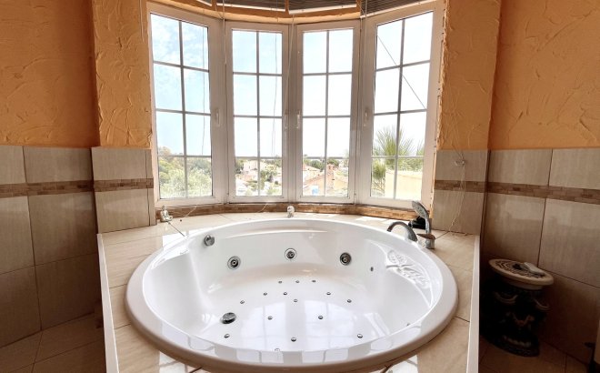 Resale - Villa -
La Zenia - Costa Blanca