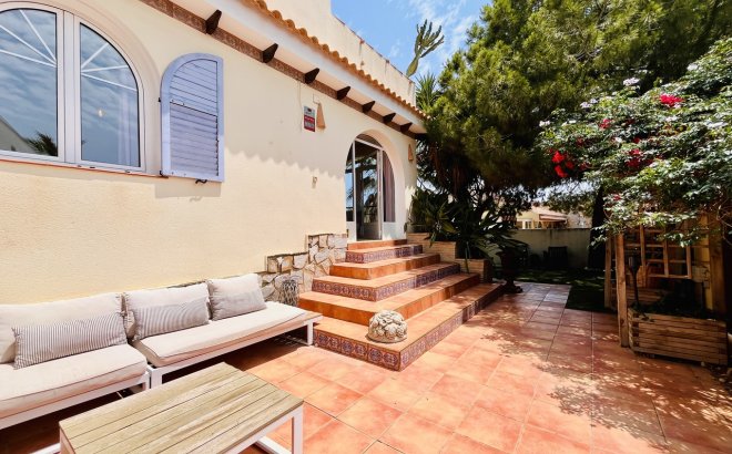 Resale - Villa -
La Zenia - Costa Blanca