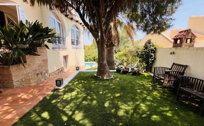 Resale - Villa -
La Zenia - Costa Blanca