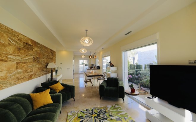 Resale - Villa -
La Zenia - Costa Blanca