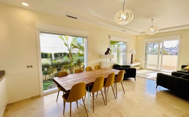 Resale - Villa -
La Zenia - Costa Blanca