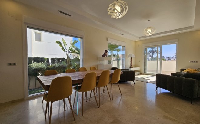 Resale - Villa -
La Zenia - Costa Blanca