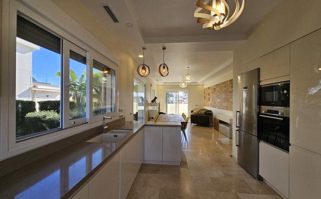 Resale - Villa -
La Zenia - Costa Blanca