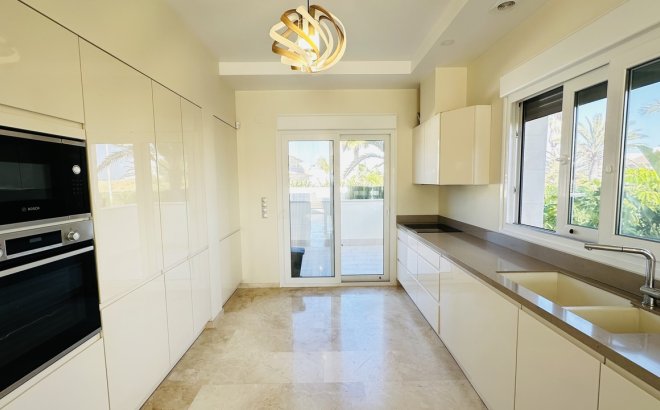 Resale - Villa -
La Zenia - Costa Blanca