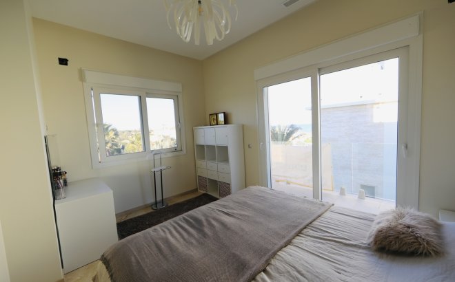 Resale - Villa -
La Zenia - Costa Blanca