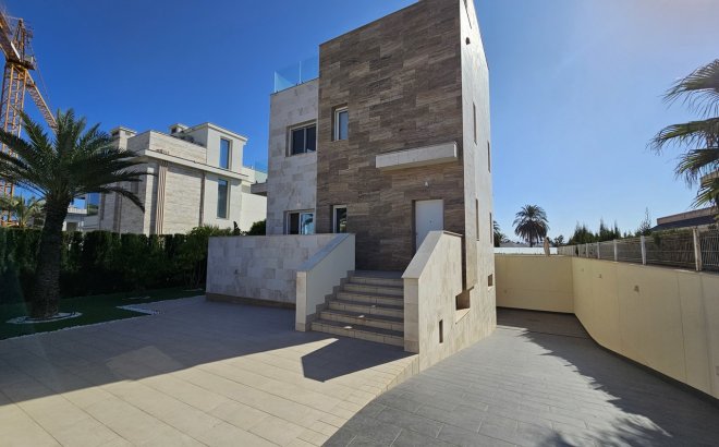 Resale - Villa -
La Zenia - Costa Blanca