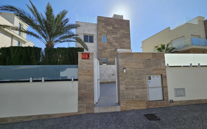 Resale - Villa -
La Zenia - Costa Blanca