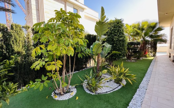 Resale - Villa -
La Zenia - Costa Blanca