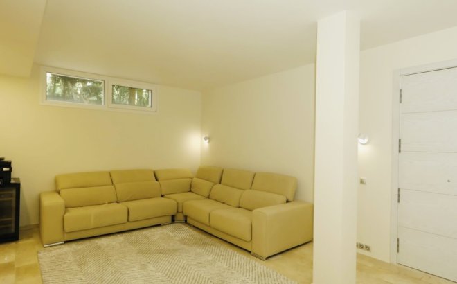 Resale - Villa -
La Zenia - Costa Blanca