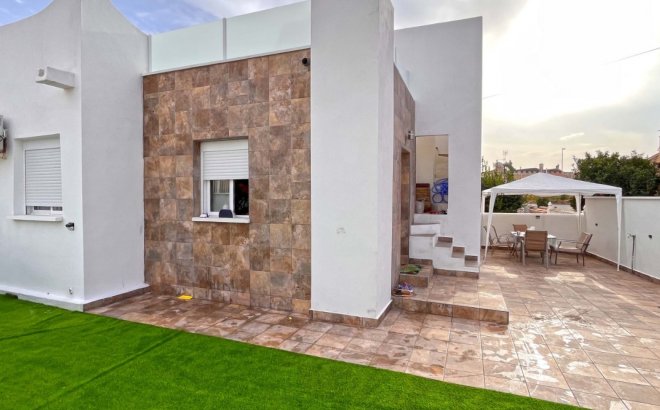 Resale - Bungalow -
Orihuela Costa - Costa Blanca