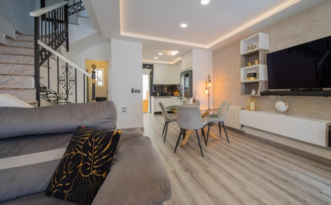 Resale - Town House -
Orihuela Costa - PAU 26