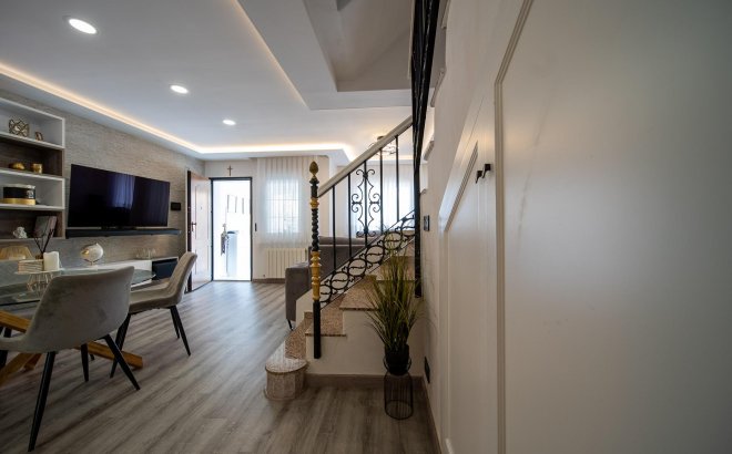 Resale - Town House -
Orihuela Costa - PAU 26