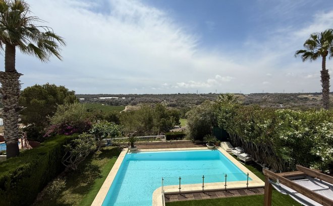 Resale - Villa -
Orihuela Costa - Costa Blanca