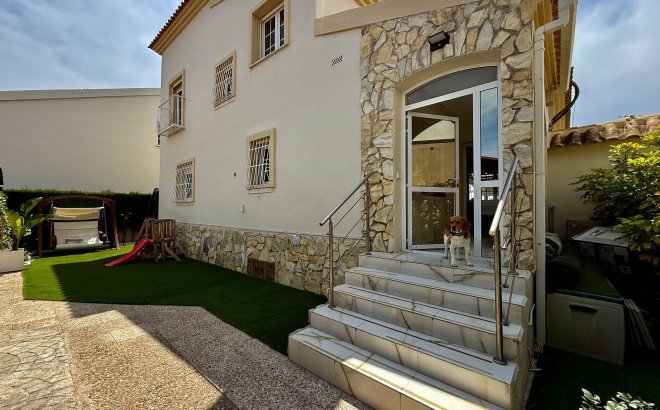 Resale - Villa -
Orihuela Costa - Costa Blanca