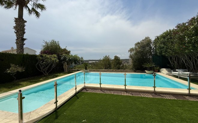 Resale - Villa -
Orihuela Costa - Costa Blanca