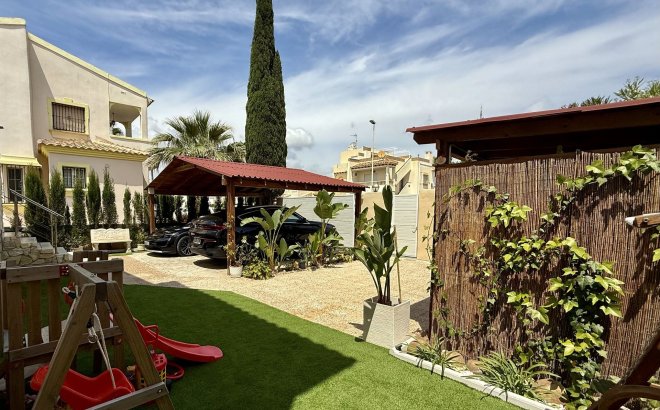 Resale - Villa -
Orihuela Costa - Costa Blanca