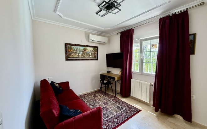 Resale - Villa -
Orihuela Costa - Costa Blanca