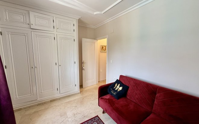 Resale - Villa -
Orihuela Costa - Costa Blanca