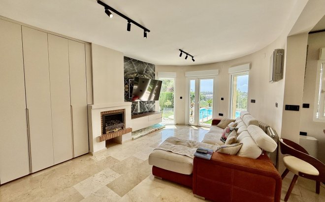 Resale - Villa -
Orihuela Costa - Costa Blanca