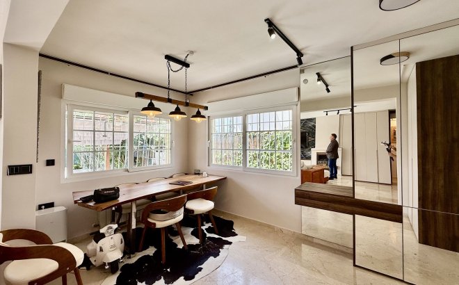 Resale - Villa -
Orihuela Costa - Costa Blanca