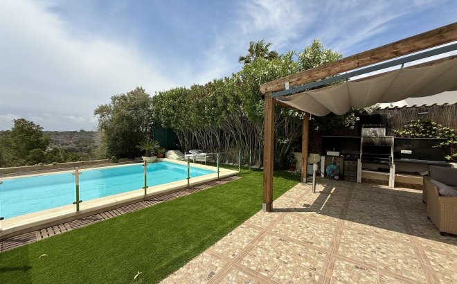 Resale - Villa -
Orihuela Costa - Costa Blanca