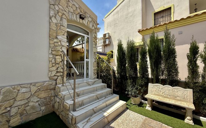 Resale - Villa -
Orihuela Costa - Costa Blanca