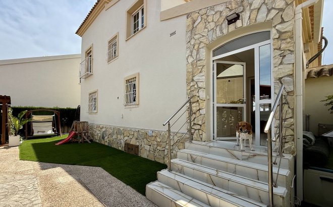 Resale - Villa -
Orihuela Costa - Costa Blanca