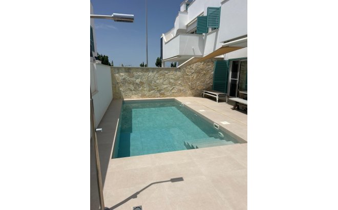 Resale - Bungalow -
Pilar de la Horadada - El Mojón