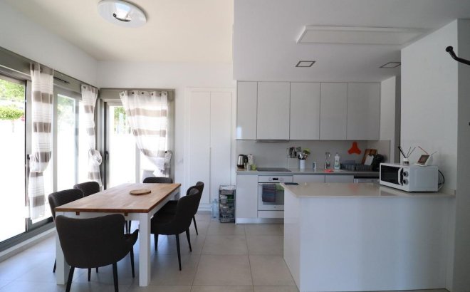 Herverkoop - Villa -
San Miguel de Salinas - Inland