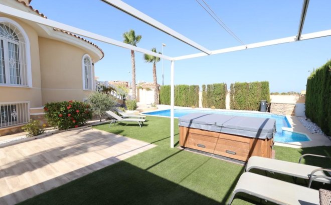 Resale - Villa -
Ciudad Quesada - Costa Blanca