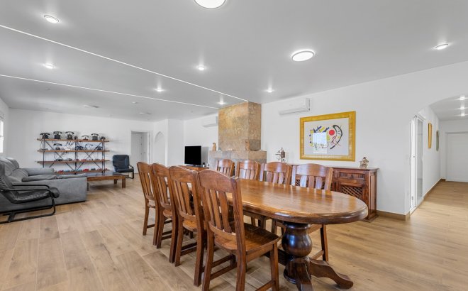 Resale - Villa -
Los Montesinos - Costa Blanca