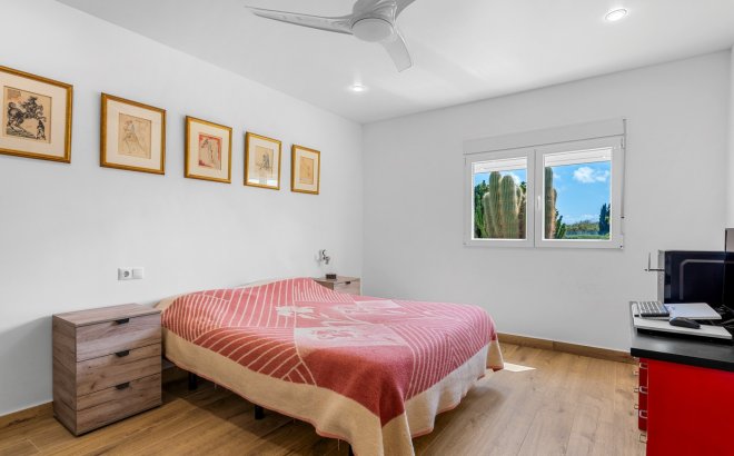 Resale - Villa -
Los Montesinos - Costa Blanca