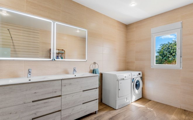 Resale - Villa -
Los Montesinos - Costa Blanca