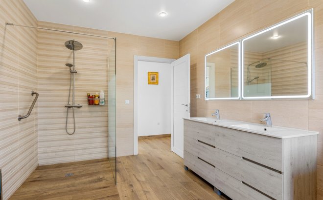 Resale - Villa -
Los Montesinos - Costa Blanca