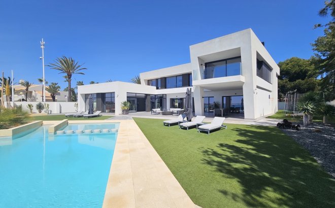Resale - Villa -
Cabo Roig - Costa Blanca