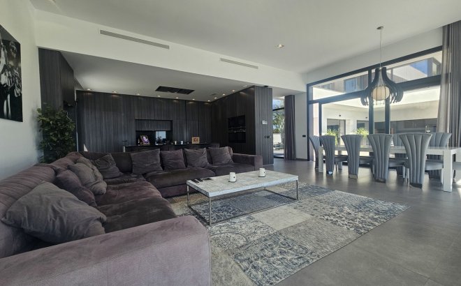 Resale - Villa -
Cabo Roig - Costa Blanca