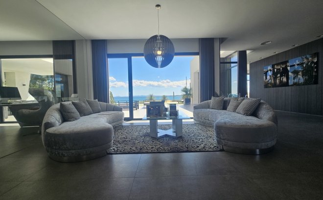 Resale - Villa -
Cabo Roig - Costa Blanca