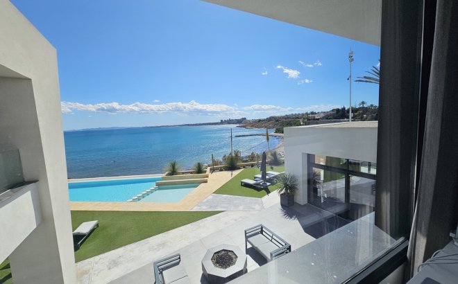 Resale - Villa -
Cabo Roig - Costa Blanca
