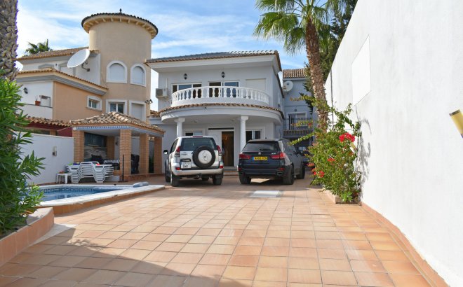 Resale - Villa -
Torremendo - Costa Blanca
