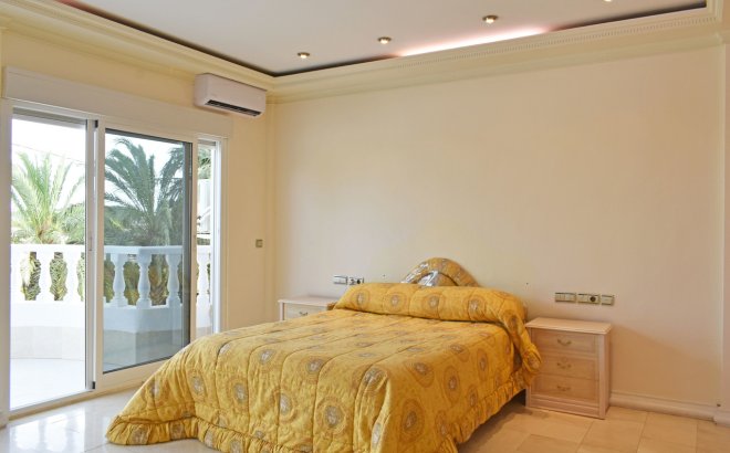 Resale - Villa -
Torremendo - Costa Blanca