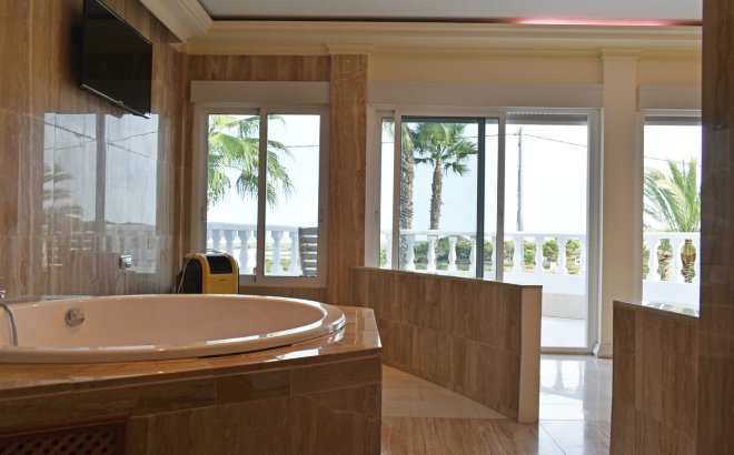 Resale - Villa -
Torremendo - Costa Blanca