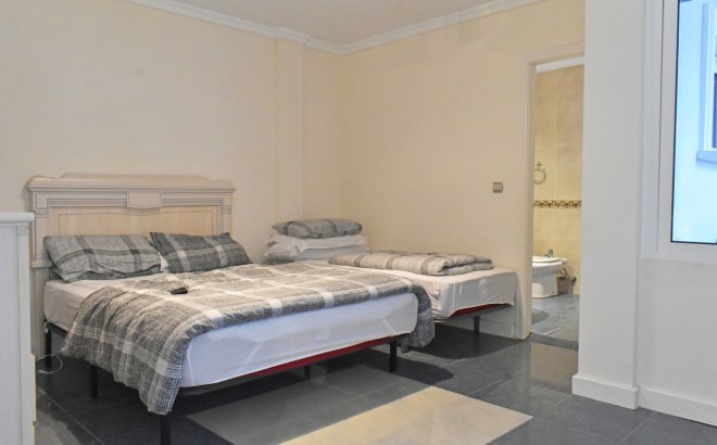 Resale - Villa -
Torremendo - Costa Blanca