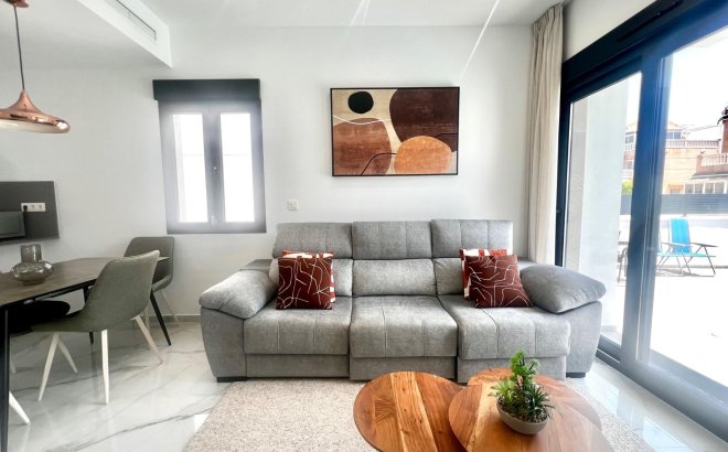 Resale - Villa -
Torrevieja - La Siesta - El Salado - Torreta