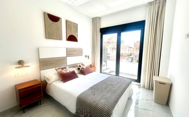 Resale - Villa -
Torrevieja - La Siesta - El Salado - Torreta