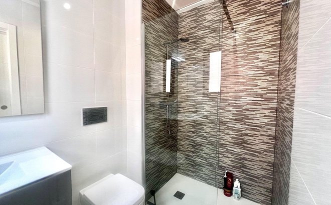 Resale - Villa -
Torrevieja - La Siesta - El Salado - Torreta