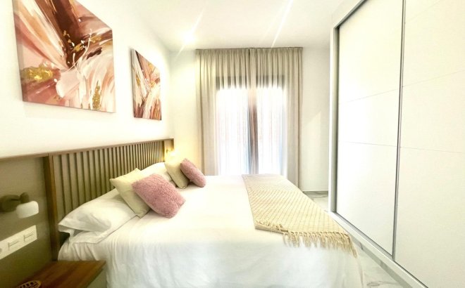 Resale - Villa -
Torrevieja - La Siesta - El Salado - Torreta