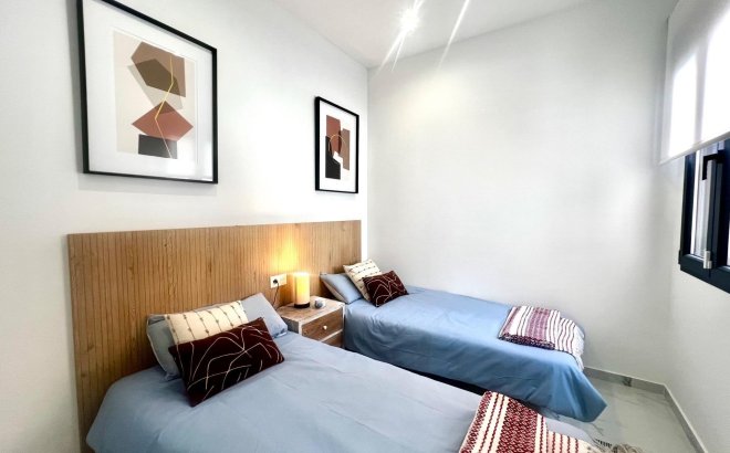 Resale - Villa -
Torrevieja - La Siesta - El Salado - Torreta